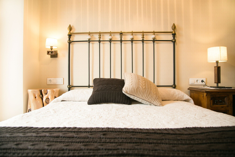 Bedroom 2, Hotel Restaurante Quintanares, Soria