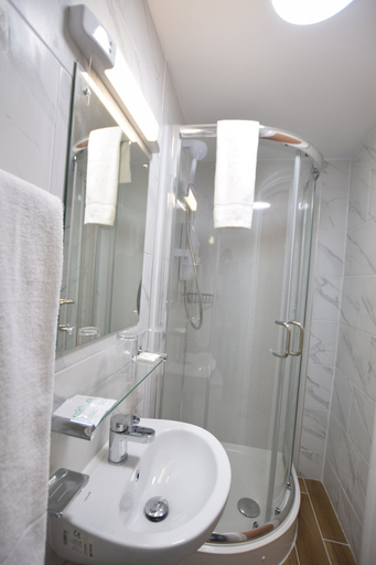 Bathroom 5, PremierLux Serviced Apartments, London