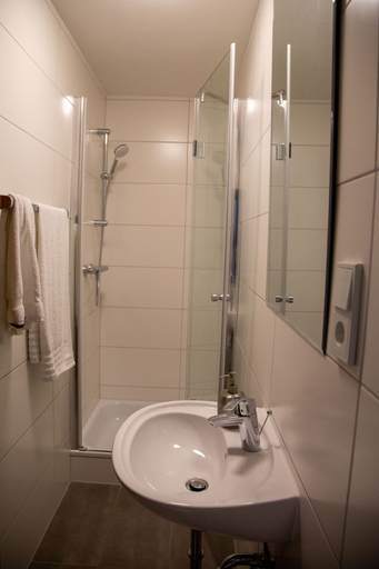 Bathroom 5, Hotel Haus Kastanienhof, Mülheim an der Ruhr