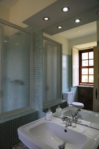 Bathroom, Casa do Monte, Baião