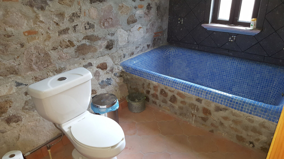 Bathroom 4, La Casona Azul, Querétaro