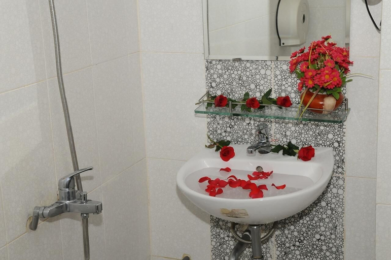 Bathroom 3, RedDoorz Plus @ Pham Ngu Lao 2, District 1