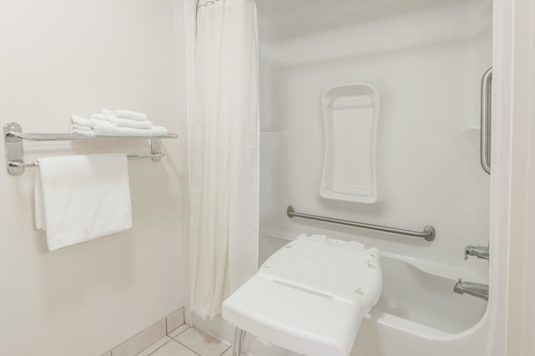 Bathroom 5, Super 8 by Wyndham Edmonton/West, Division No. 11