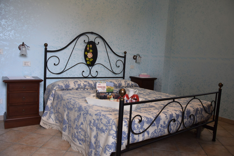 Bedroom 3, Postiglione Country House, Macerata