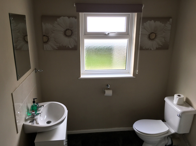 Bathroom 5, The Hollies Inn, Wiltshire