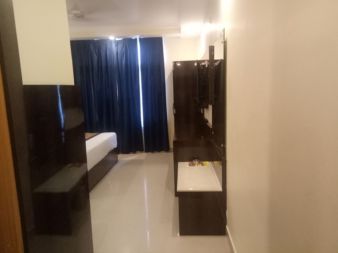 Others 4, Hotel Nek, Reasi