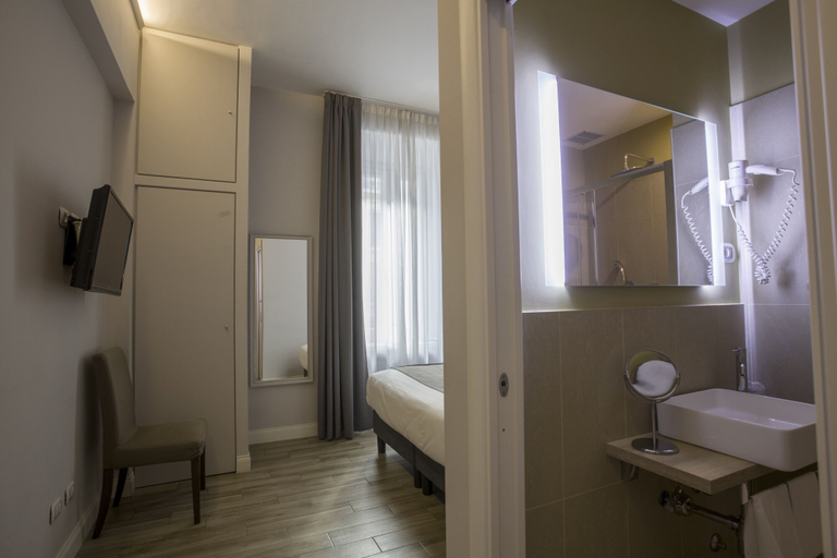 Bathroom 5, Colosseo Prestige Rooms, Rome