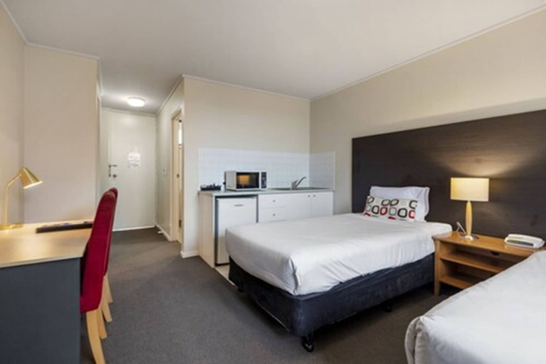 Bedroom 3, Knox International Hotel & Apartments, Knox - North-West