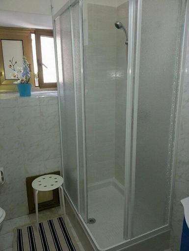Bathroom 4, The Artists, Catania