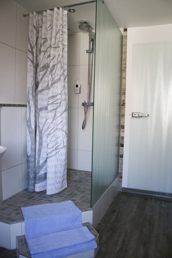 Bathroom 4, Landgasthaus Hotel Bonn, Kassel