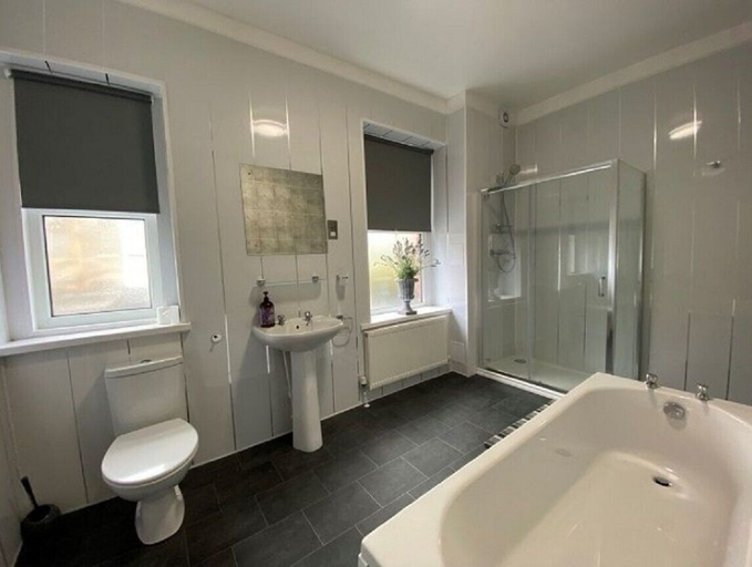 Bathroom 4, Hotel 33, Blackpool