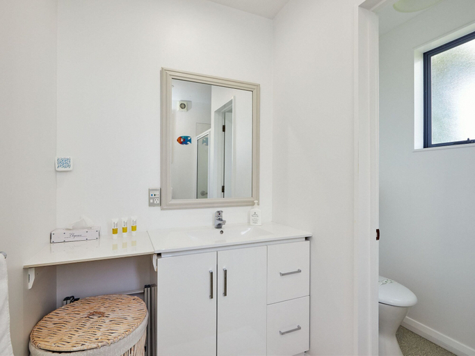 Bathroom 3, Barnacle Bills, Kaikoura