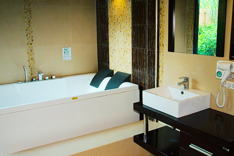 Bathroom 3, The Grace Amphawa Resort, Muang Samut Songkhram