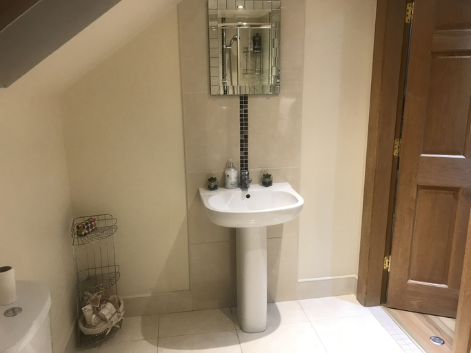 Bathroom 4, Dungannon 2 Bed Bungalow - Sleeps 5 - Pet Friendly, Mid Ulster