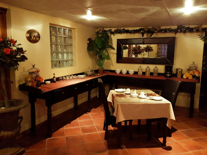 Food & Drinks 4, Kimberley Manor Guesthouse, Frances Baard