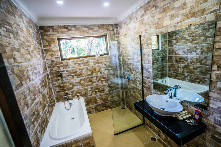 Bathroom 4, Sol Beach Resort, Sihanoukville