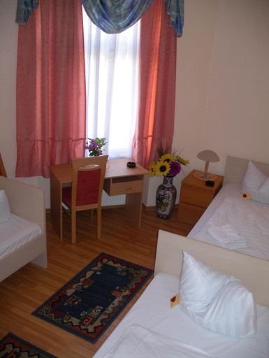 Bedroom 4, Hotel garni Djaran, Offenbach am Main