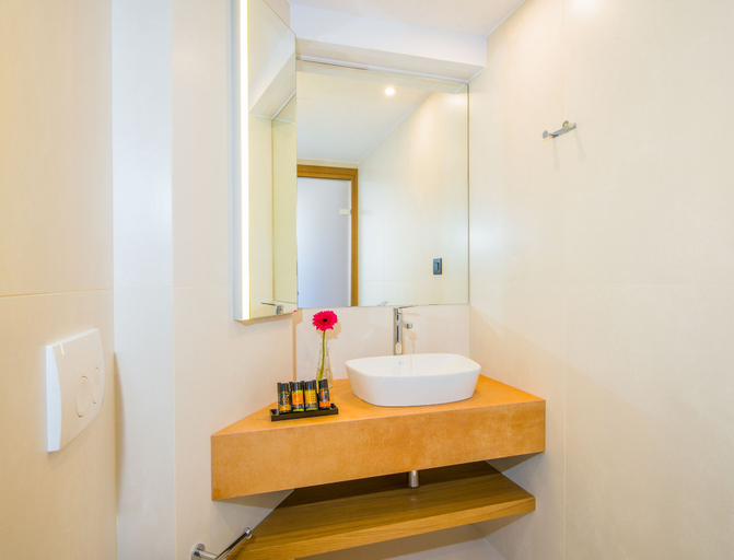 Bathroom 5, M City Hotel, Crete