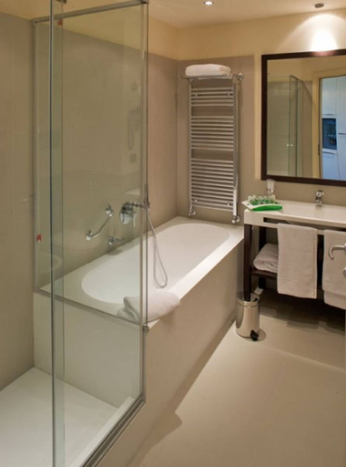 Bathroom 5, Grand Hotel Mattei, Ravenna