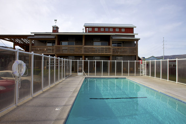 Sport & Beauty 5, Cousins Country Inn, Wasco