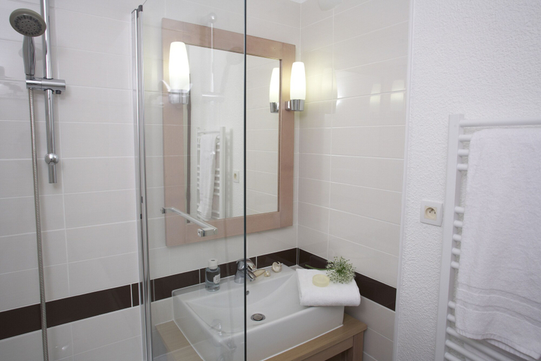 Bathroom 5, SOWELL RÉSIDENCES Le Port, Calvados