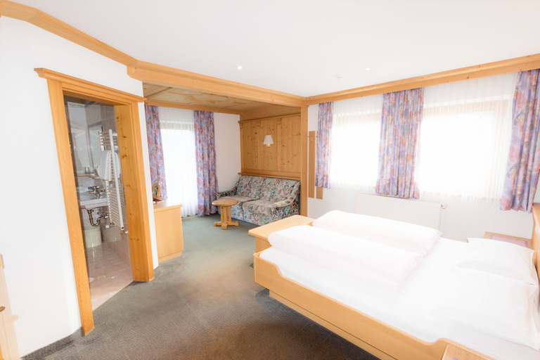 Bedroom 3, Pension Maria, Bolzano