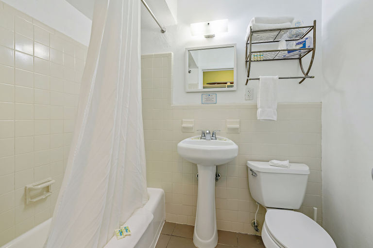 Bathroom 4, Hollywood Beachside Boutique Suites, Broward