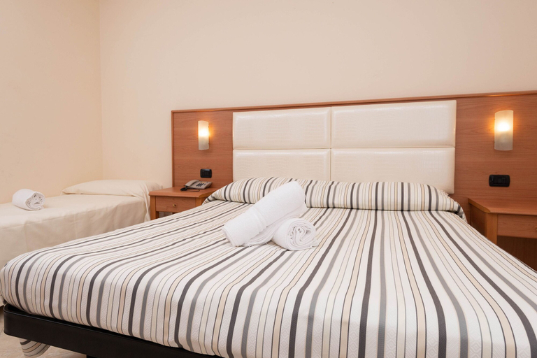 Bedroom 3, Hotel Paradiso Grottammare, Ascoli Piceno