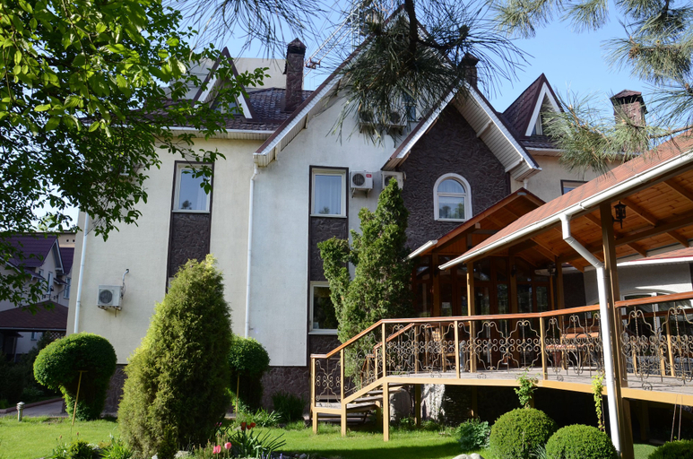Exterior & Views