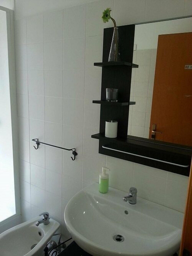 Bathroom 4, The Artists, Catania