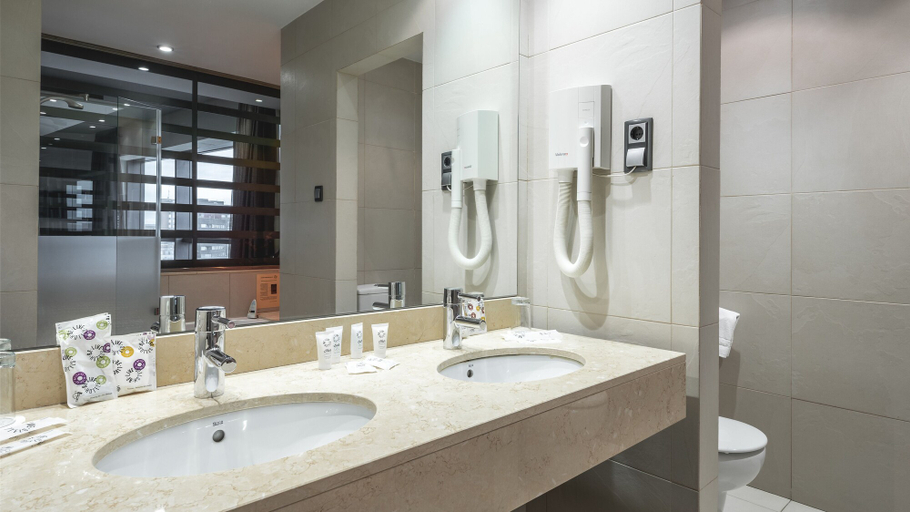 Bathroom 4, Be Live City Center Talavera, Toledo