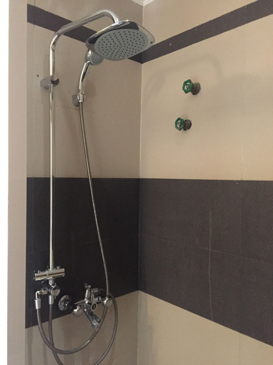Bathroom 3, Pillar Hotel, Phnom Penh