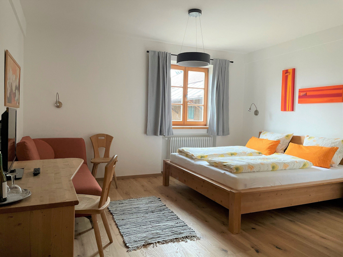 Bedroom 3, Pension Bernhardhof, Miesbach