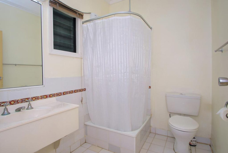 Bathroom 4, King Solomon Hotel, Cruz
