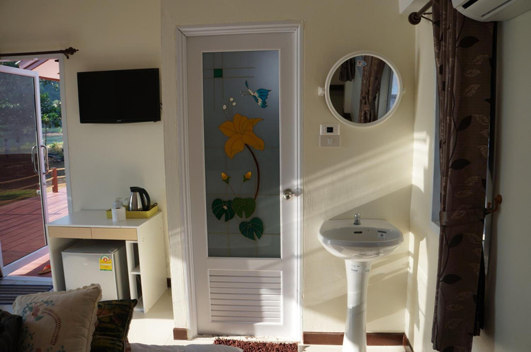 Bathroom 4, Lomtalay Resort Trat, Laem Ngop