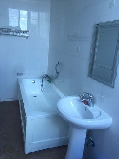 Bathroom 4, BL Airport Hotel, Ilala