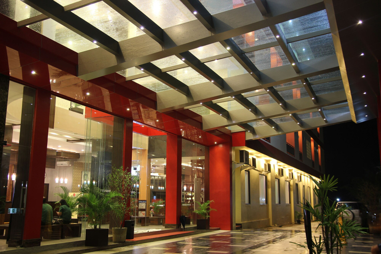 Exterior & Views