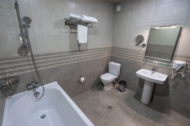 Bathroom 3, Imperial House, Tbilisi