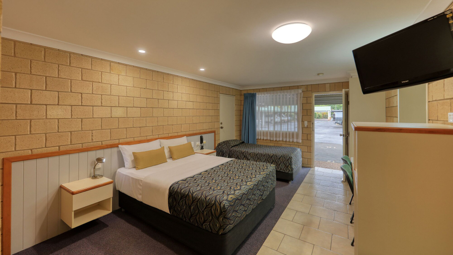 Bedroom 4, Jacaranda Country Motel, Balonne