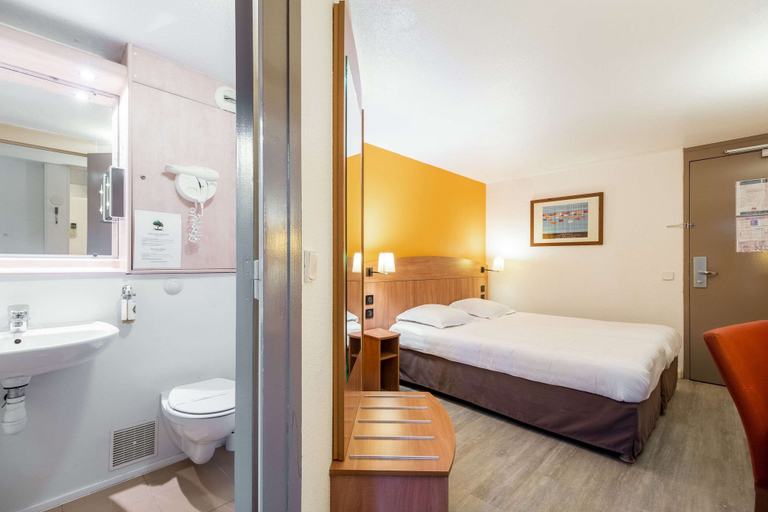 Bedroom 3, Comfort Hotel Grenoble Meylan, Isère