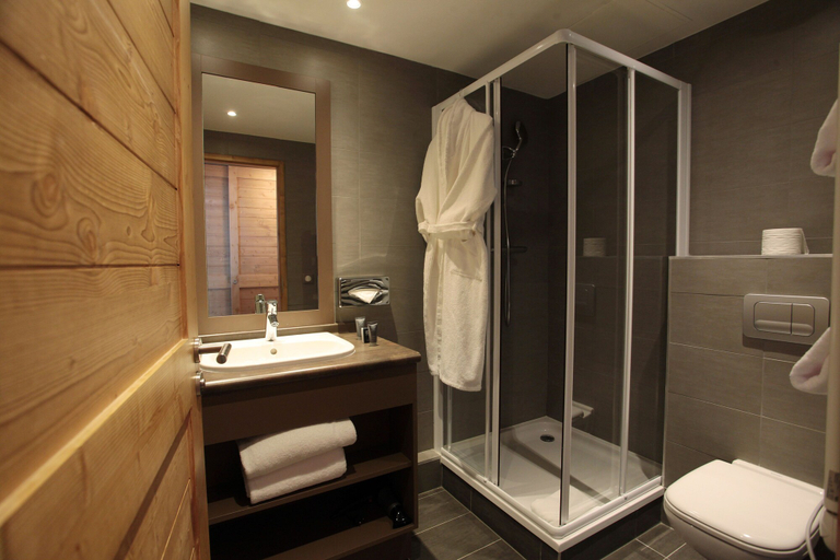 Bathroom 5, Le Chalet du Mont Vallon Spa Resort, Savoie