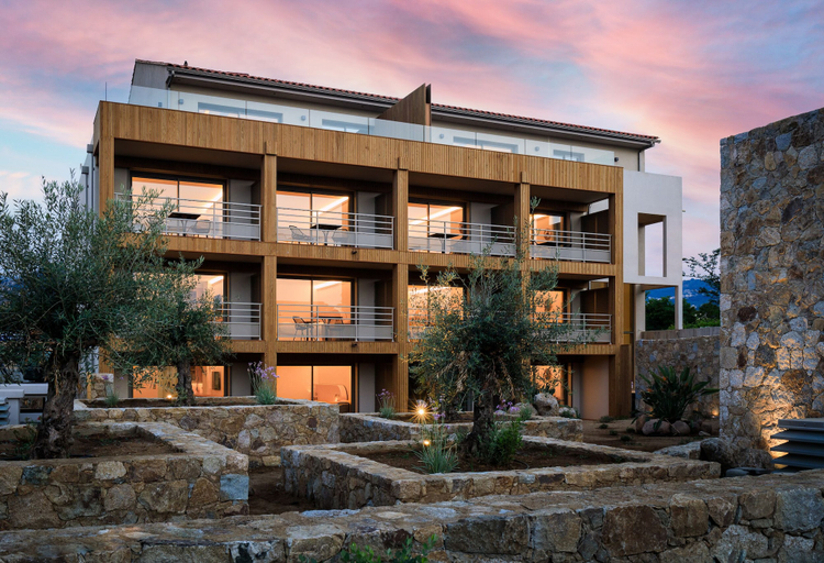 Exterior & Views