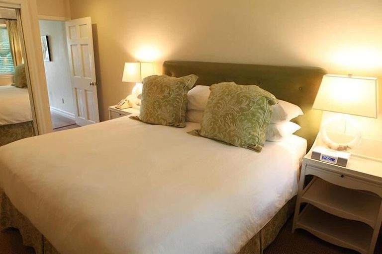 Bedroom 2, Three Village Inn Stony Brook, Suffolk