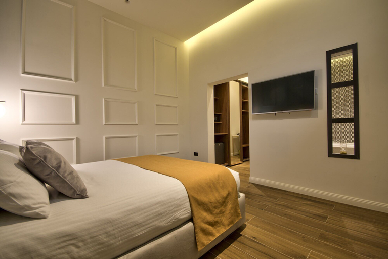 Bedroom 4, 23 Boutique