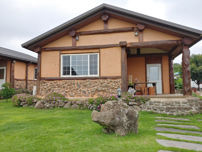 Exterior & Views 2, Geumok Log Pension, Seogwipo