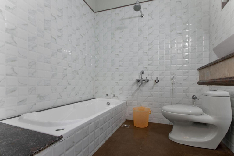 Bathroom 4, Hotel Vashanth Krishna, Kanniyakumari