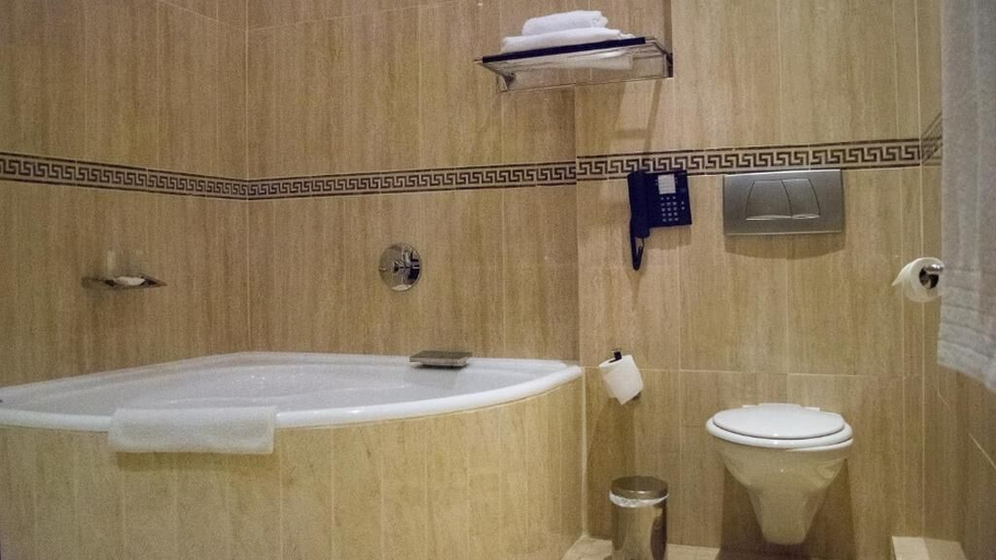 Bathroom 5, Premier Hotel The Richards, Uthungulu