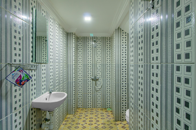 Bathroom 4, Ian JK Hotel Benda Tangerang, Tangerang