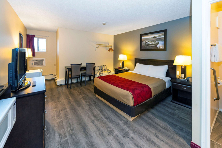 Bedroom 3, Econo Lodge Edson - 2nd Ave, Division No. 14