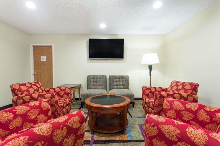 Public Area 2, Days Inn & Suites by Wyndham Bloomington/Normal IL, McLean